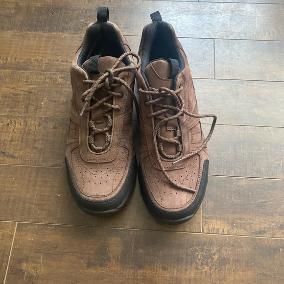 L.L. Bean Waterproof Vertigrip Hiking outdoor sneakers - Picture 15 of 15